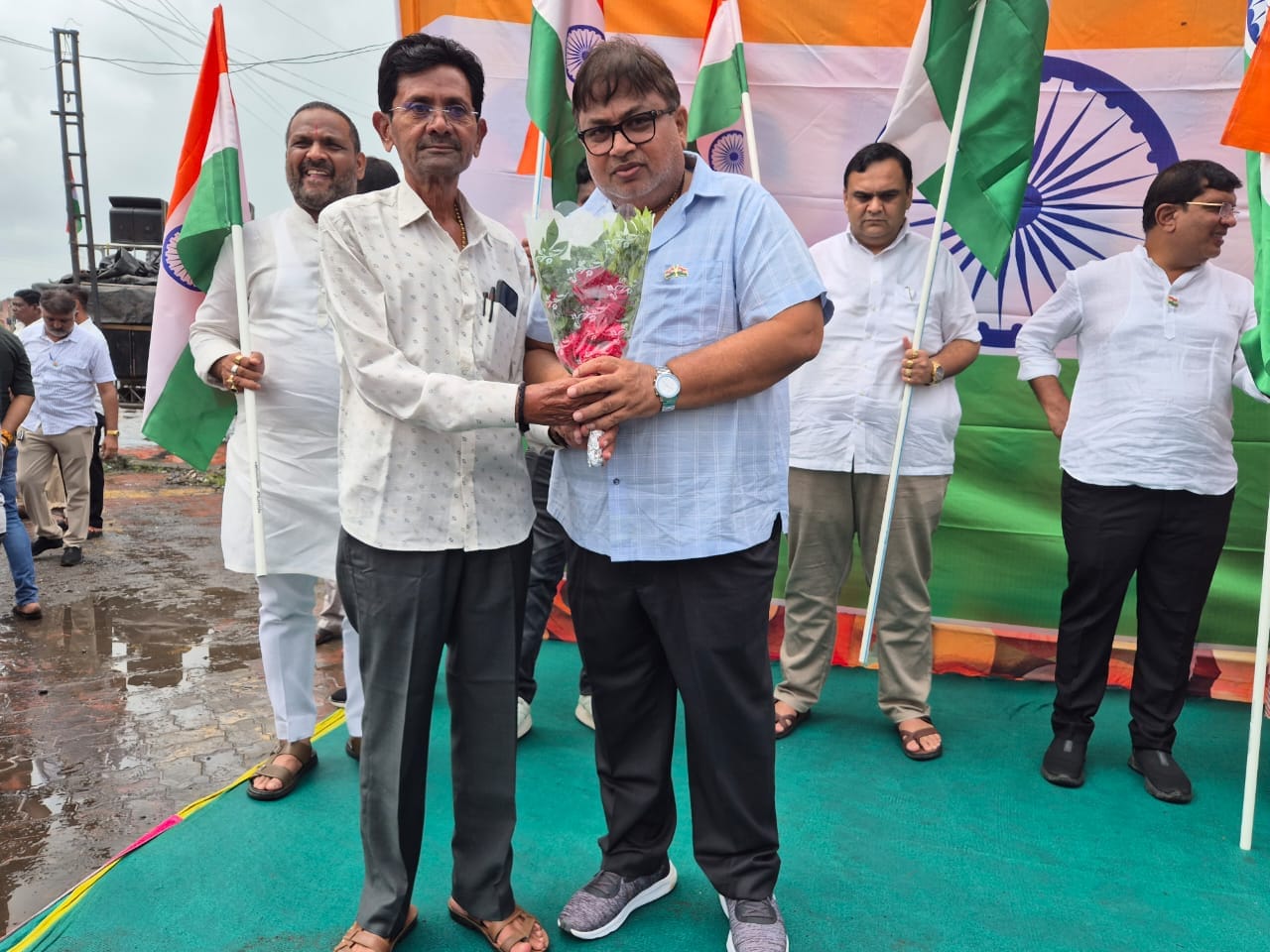 તા.૧૩/૦૮/૨૦૨૪ દરેક ઘરમાં ત્રિરંગો. આજે પલસાણા તાલુકાના ચલથાણ ગામે ભવ્ય તિરંગા યાત્રાનું આયોજન.